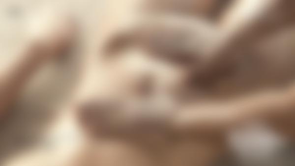 Screenshot #10 dal film Massaggio tailandese con olio
