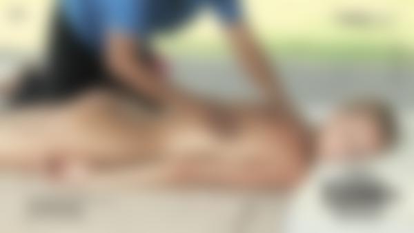 Screenshot #12 dal film Massaggio tailandese con olio
