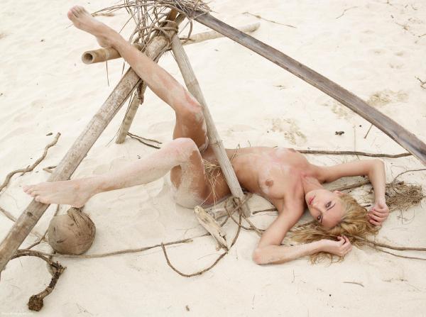 Image #1 from the gallery Anna S. stranded